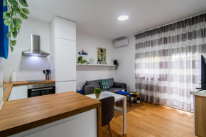 Flexible SelfCheckIns 110 - Zagreb - Private Parking - Loggia
